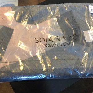 Soia & Kyo Larissa scarf brand new never opened